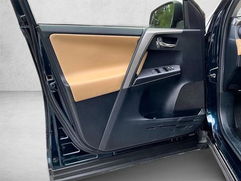 Used 2018 Toyota RAV4 XLE image 18