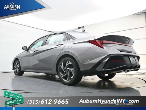 Used 2024 Hyundai Elantra SEL w/ Convenience Package FWD image 19