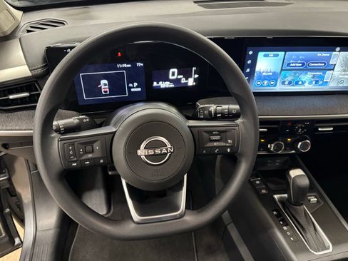 Used 2025 Nissan Kicks SV FWD image 15