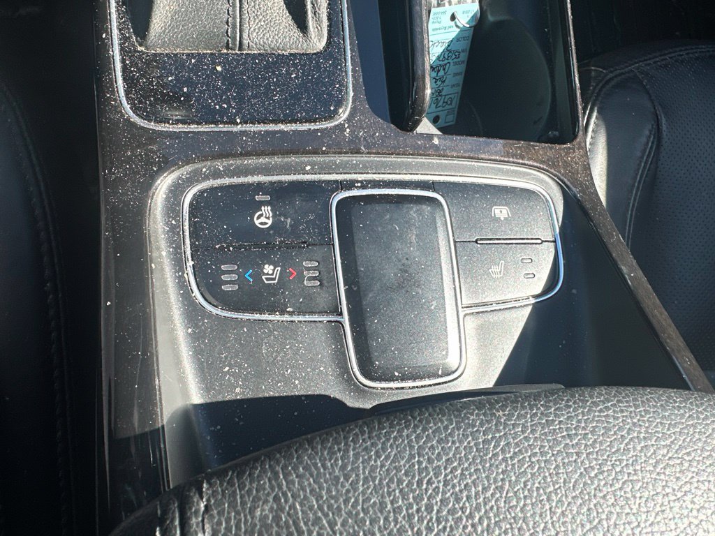 Used 2014 Kia Cadenza Premium w/ Luxury Package FWD image 12