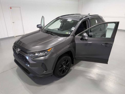 Used 2019 Toyota RAV4 LE image 15
