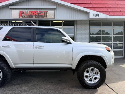 Used 2022 Toyota 4Runner SR5 Premium AWD/4WD image 11