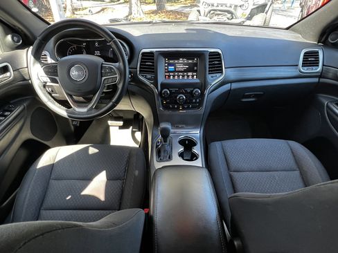 Used 2019 Jeep Grand Cherokee Laredo image 34