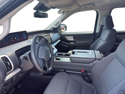 Used 2025 Ford Expedition Max Active RWD image 9