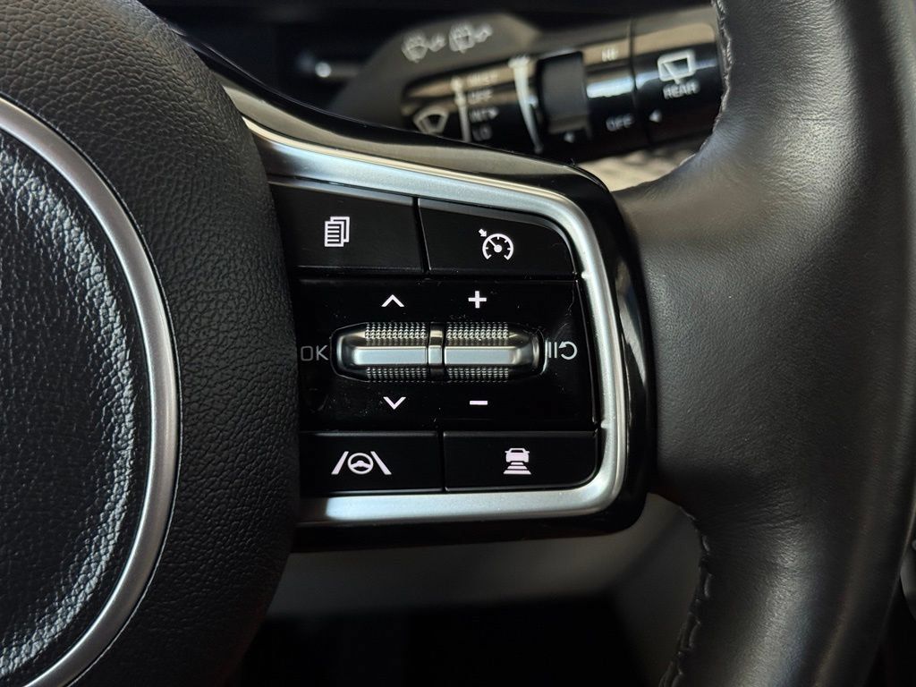 Used 2023 Kia Carnival SX Prestige FWD image 40