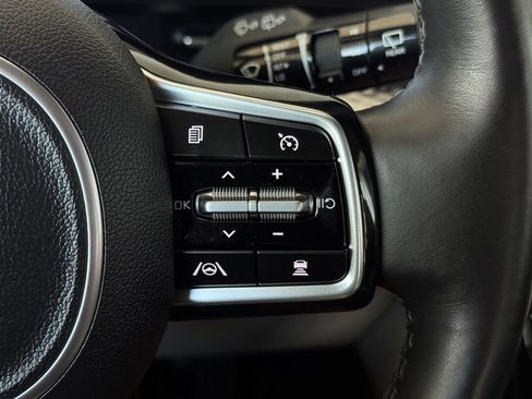 Used 2023 Kia Carnival SX Prestige FWD image 40