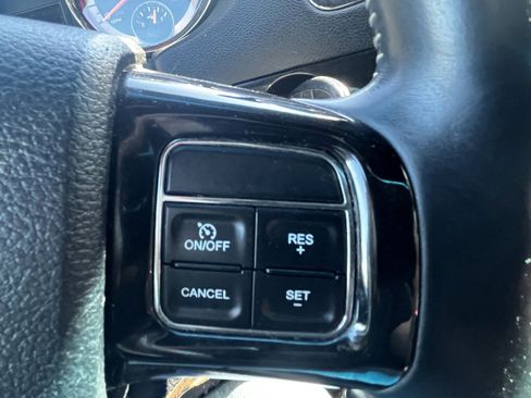 Used 2017 Dodge Grand Caravan SE image 24