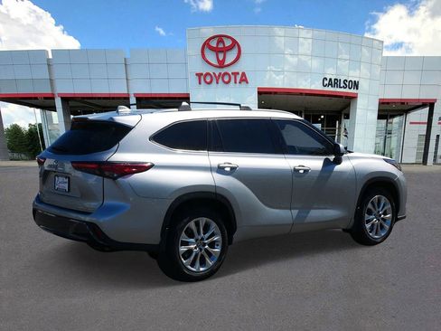 Used 2023 Toyota Highlander Limited AWD/4WD image 5
