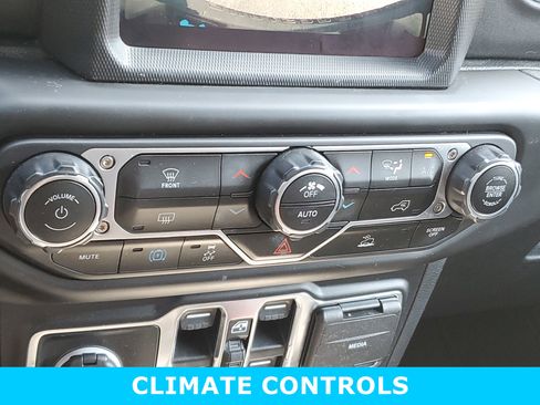 Used 2022 Jeep Wrangler Unlimited Sahara image 19