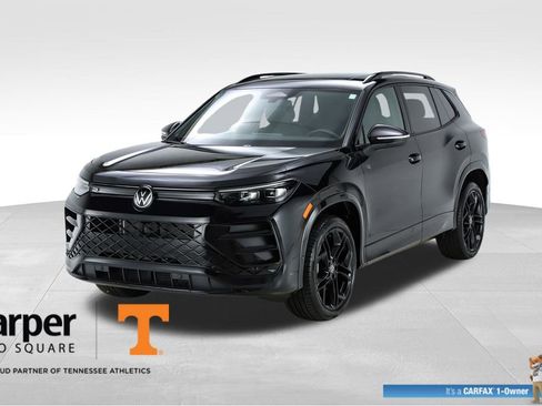 Used 2025 Volkswagen Tiguan SE R-Line image 1