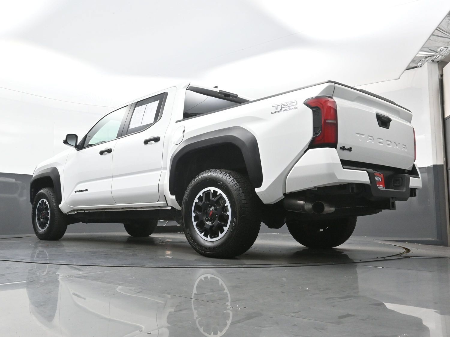 Used 2024 Toyota Tacoma TRD Off-Road AWD/4WD image 30