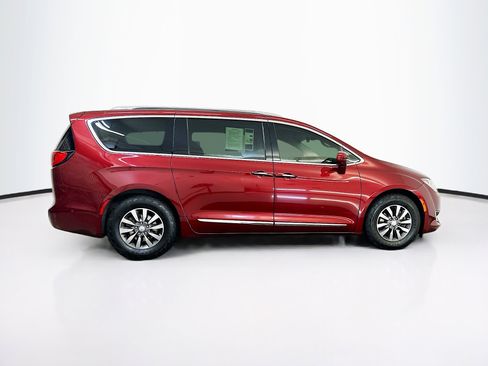 Used 2019 Chrysler Pacifica Touring-L Plus w/ Advanced Safetytec Group FWD image 10