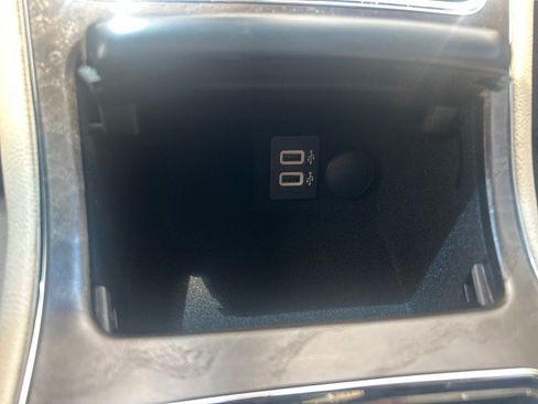 Used 2020 Lincoln Continental AWD image 19