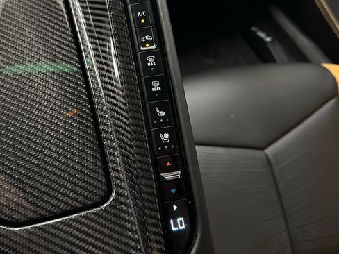 Used 2023 Chevrolet Corvette Z06 RWD image 30