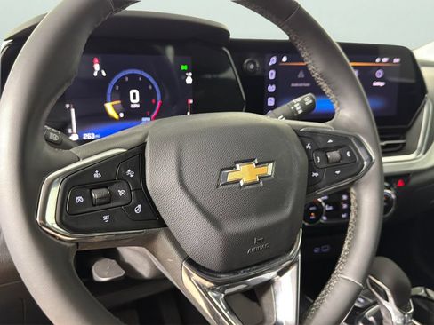 Used 2025 Chevrolet Trax LT w/ Driver Confidence Package FWD image 24