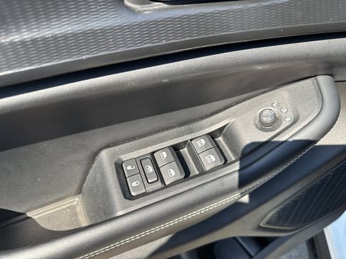 Used 2023 Jeep Grand Cherokee Altitude RWD image 10