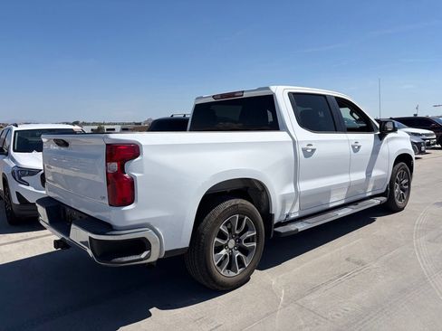 Used 2022 Chevrolet Silverado 1500 LT RWD image 2