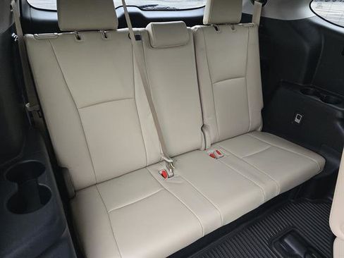 Used 2023 Toyota Highlander XLE image 13