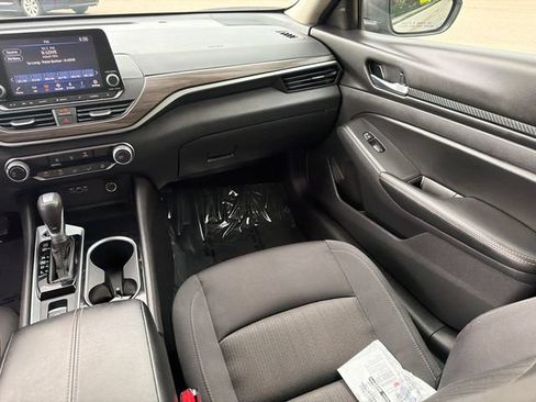 Used 2024 Nissan Altima 2.5 SV AWD/4WD image 19