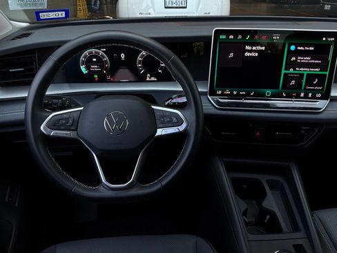 Used 2026 Volkswagen Tiguan SE FWD image 14