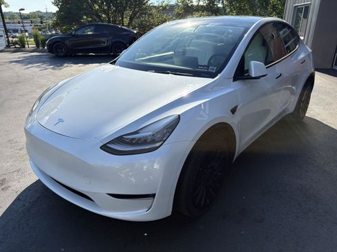Used 2021 Tesla Model Y Long Range AWD/4WD image 4