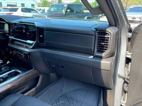 Used 2023 Chevrolet Silverado 1500 RST AWD/4WD image 13