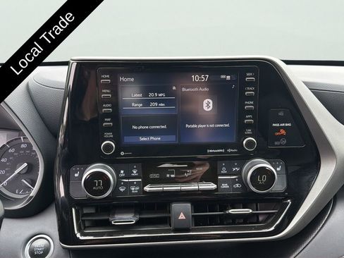 Used 2021 Toyota Highlander XLE FWD image 19