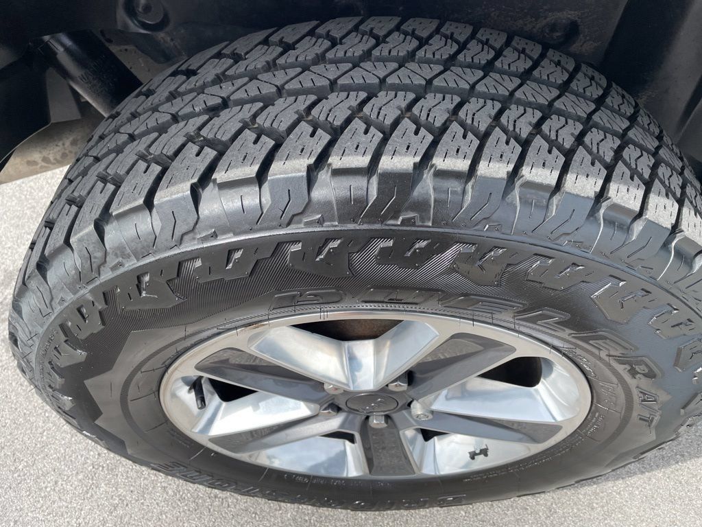 Used 2022 Jeep Wrangler Unlimited Sahara AWD/4WD image 27