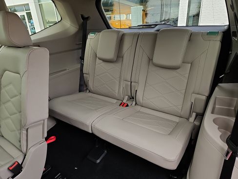 New 2026 Volkswagen Atlas SE image 9