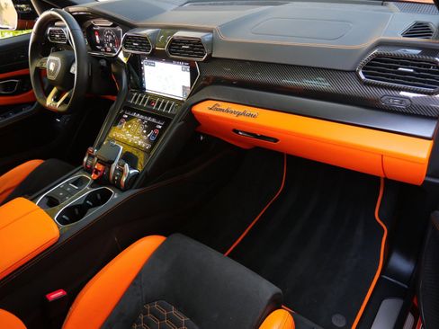 Used 2022 Lamborghini Urus image 23