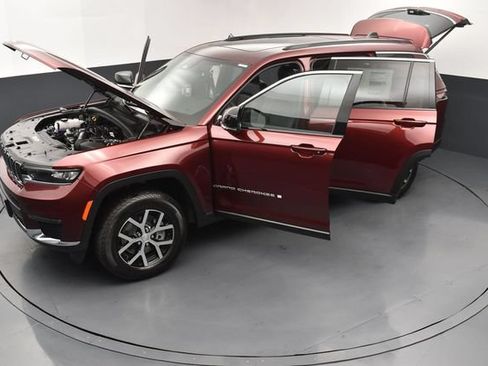 Used 2025 Jeep Grand Cherokee L Limited w/ Trailer Tow Package AWD/4WD image 27
