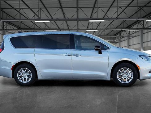 New 2026 Chrysler Voyager LX image 5