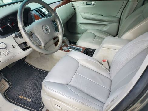 Used 2006 Cadillac DTS w/ Trunk Convenience Package image 17