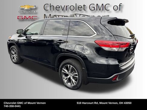 Used 2017 Toyota Highlander LE image 3