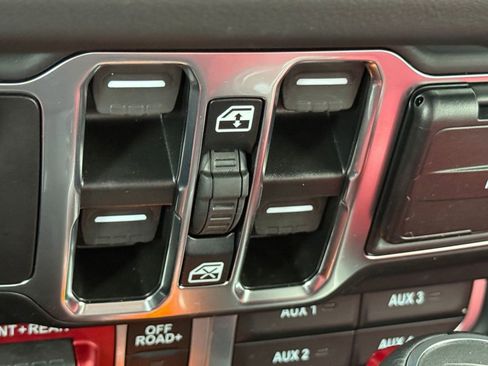 Used 2024 Jeep Wrangler Rubicon 392 image 17