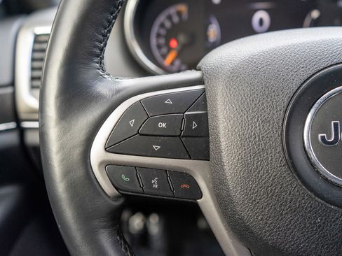 Used 2018 Jeep Grand Cherokee Limited w/ Luxury Group II image 24