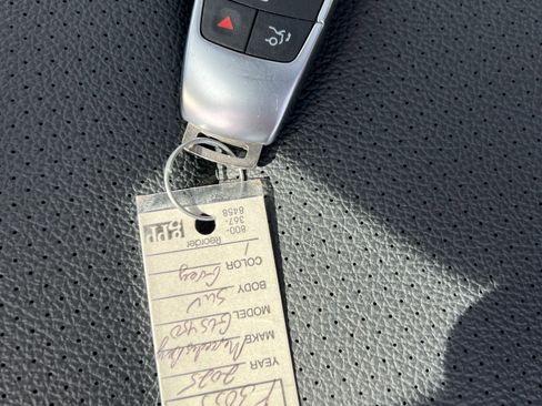 Used 2025 Mercedes-Benz GLS 450 4MATIC image 38