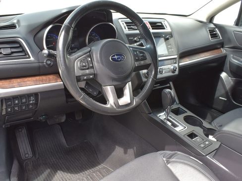 Used 2017 Subaru Outback 3.6R Limited AWD/4WD image 3