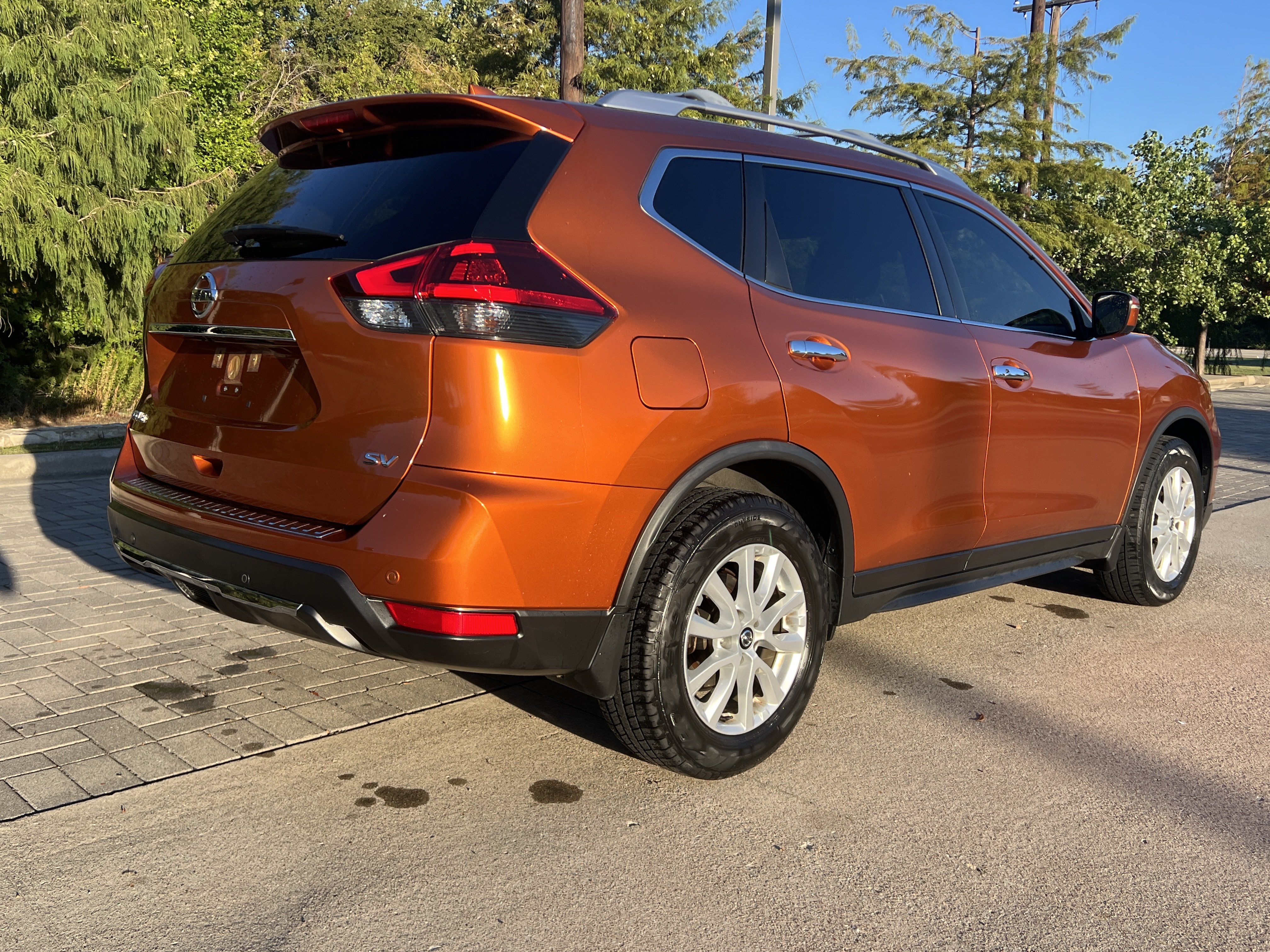 Used 2020 Nissan Rogue SV FWD image 9