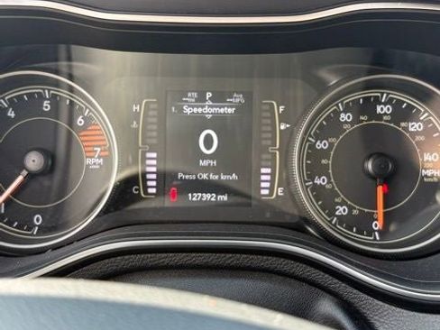 Used 2020 Jeep Cherokee Latitude Plus image 10