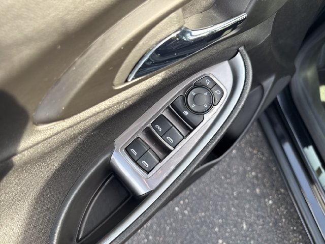 Used 2025 Chevrolet Malibu LT FWD image 13