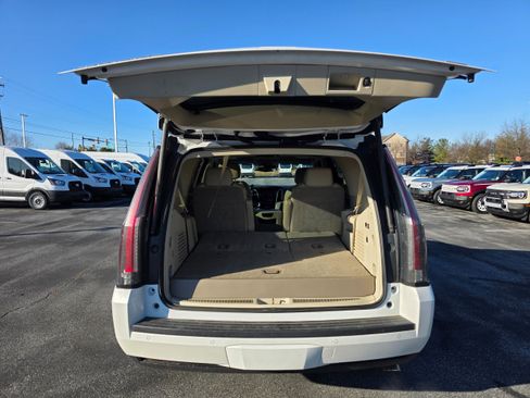 Used 2017 Cadillac Escalade Premium Luxury image 7