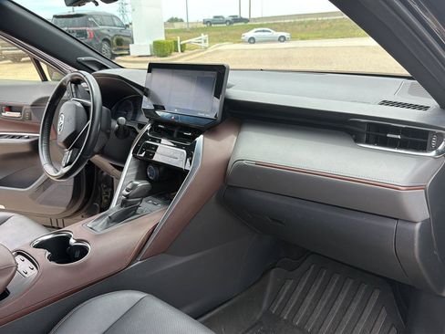 Used 2022 Toyota Venza Limited w/ Advanced Technology Package AWD/4WD image 16