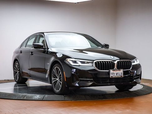 Certified 2023 BMW 530e w/ Convenience Package image 3