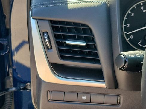 Used 2025 Nissan Rogue SV image 31