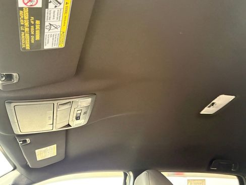 Used 2018 Toyota Tacoma TRD Sport image 35