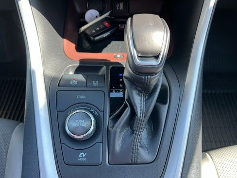Used 2025 Toyota RAV4 Limited w/ Advanced Technology Package AWD/4WD image 33