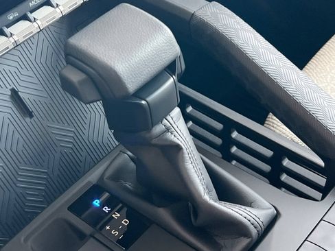 New 2026 Toyota 4Runner SR5 AWD/4WD image 18