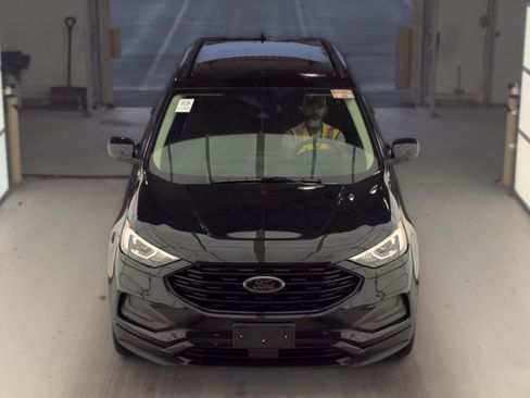 Used 2022 Ford Edge SE w/ Black Appearance Package AWD/4WD image 2