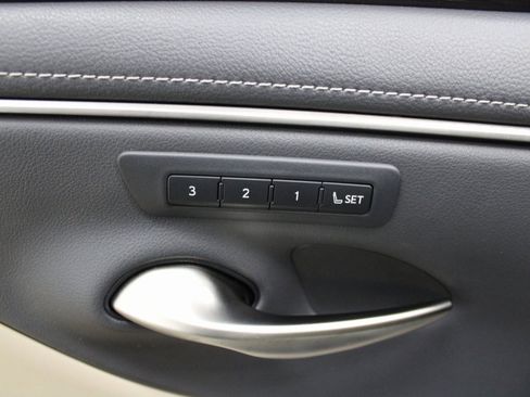 Used 2019 Lexus ES 350 w/ Premium Package image 16